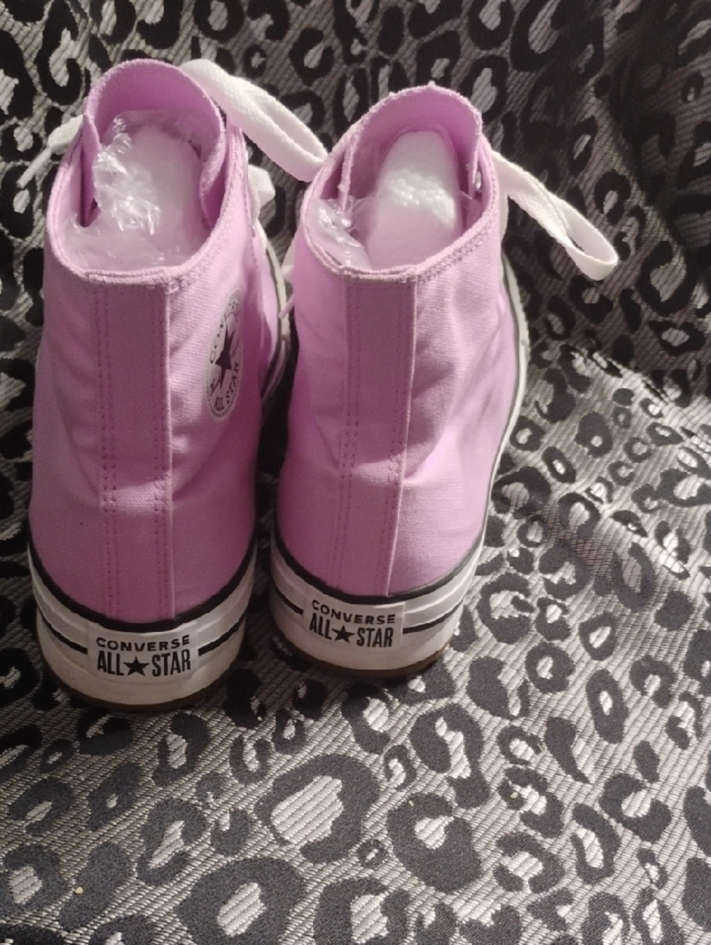 Women’s Light Pink High-Top Converse Sneakers with White Laces NWOB - Picture 6 of 6